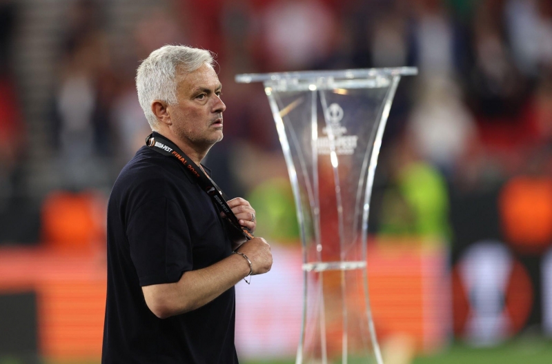 Roma gục ngã ở chung kết C2, CĐV phản ứng trái chiều vì HLV Mourinho