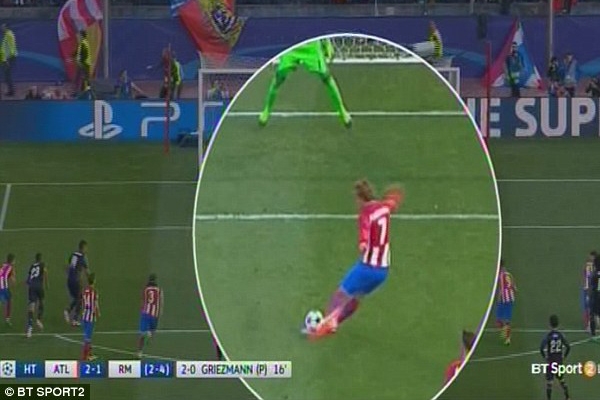 Bàn thắng trên chấm 11m của Griezmann không hợp lệ?