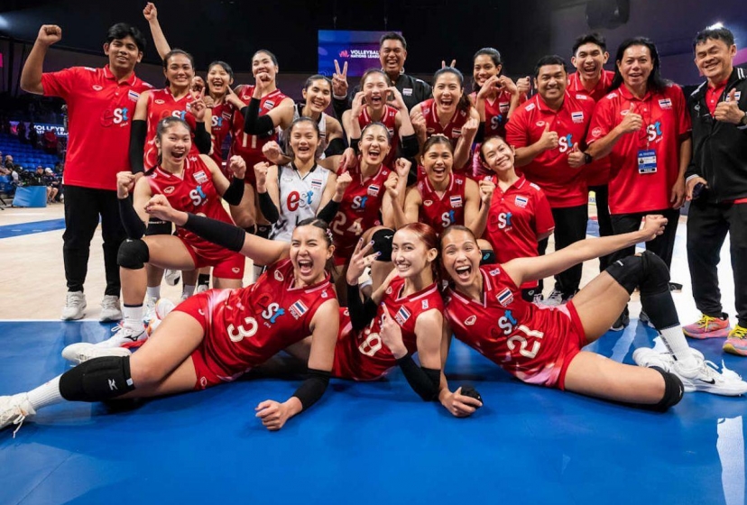 Bóng chuyền nữ Thái Lan trụ lại Nations League một cách ngoạn mục