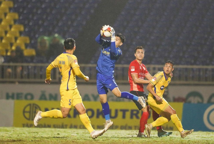 Trực tiếp SLNA 0-0 CAHN: Trận đấu bắt đầu!