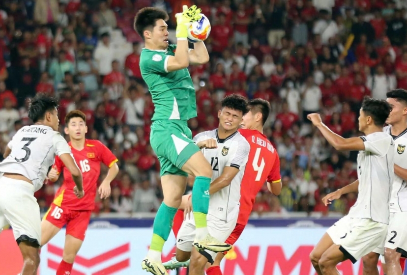 Người nhện 1m91 của U22 Việt Nam lập kỷ lục định giá 6 tỷ Đồng