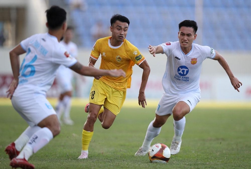 Trực tiếp Quảng Nam 0-1 Nam Định: Niềm vui sớm