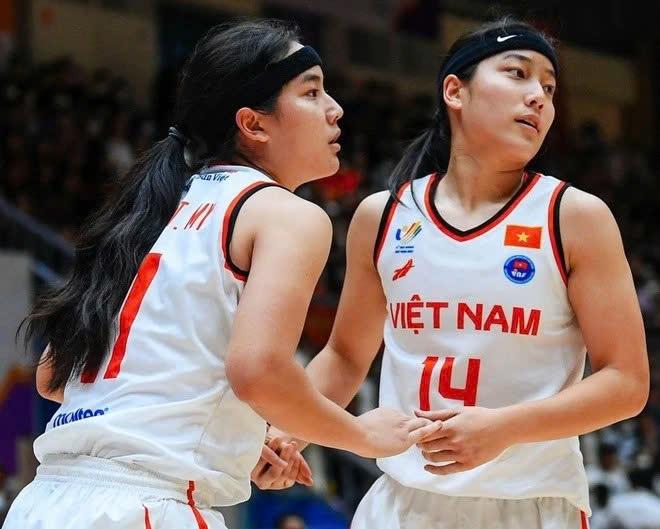 Cặp song sinh Việt kiều Thảo My - Thảo Vy giành “vàng” cho bóng rổ nữ Việt Nam