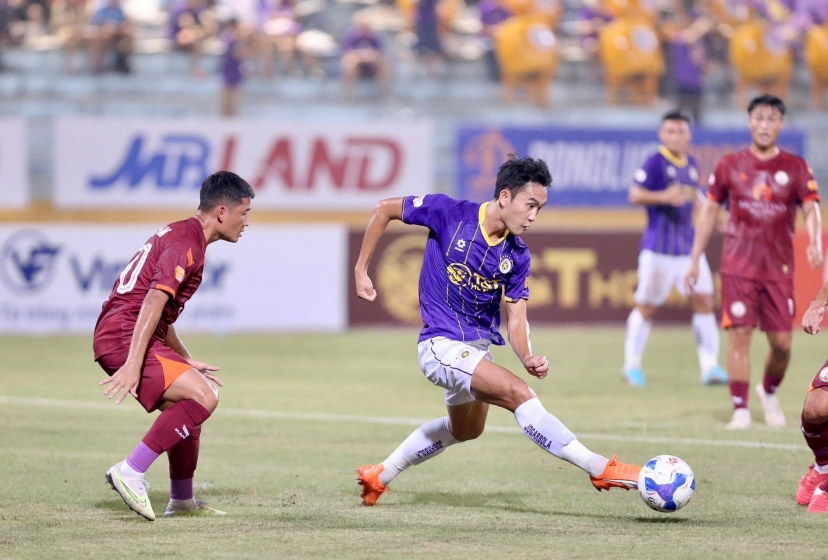 Trực tiếp Bình Định 0-0 Hà Nội: Sức ép từ chủ nhà