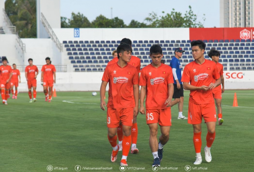 HLV Kim Sang Sik tiến hành loại 9 cầu thủ U23 Việt Nam