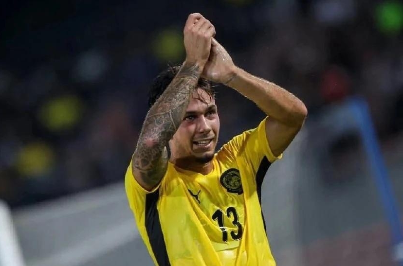 Cầu thủ nhập tịch Malaysia phải nhận cái kết không thể buồn hơn