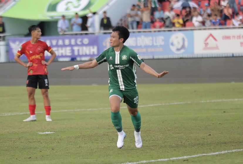 Trực tiếp Bình Phước 1-0 Long An: Phi Sơn mở tỉ số