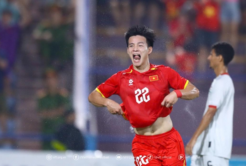 Sao U23 Việt Nam lên tiếng khi được đề cử Quả bóng Vàng 2025