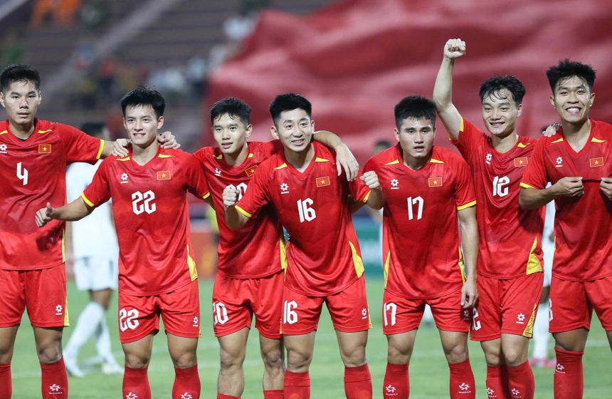 HLV Kim Sang Sik phải loại 4 cầu thủ trước SEA Games 33