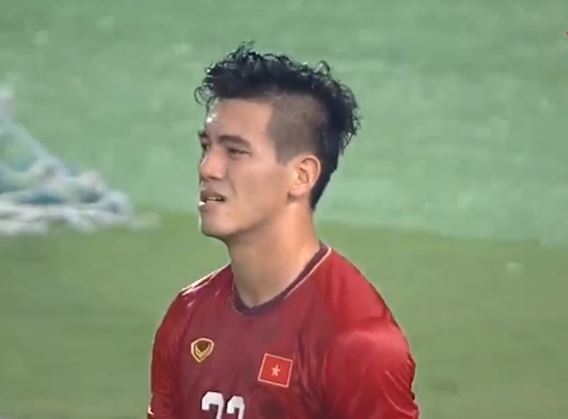 VIDEO: Pha bỏ lỡ đáng tiếc của Tiến Linh
