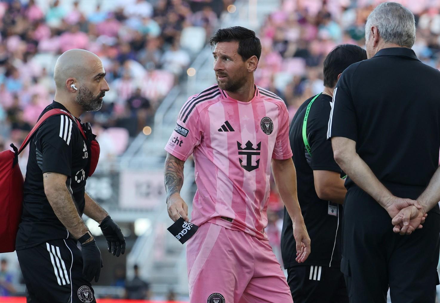 Messi chấn thương, Inter Miami nhọc nhằn vào tứ kết sau loạt luân lưu căng não