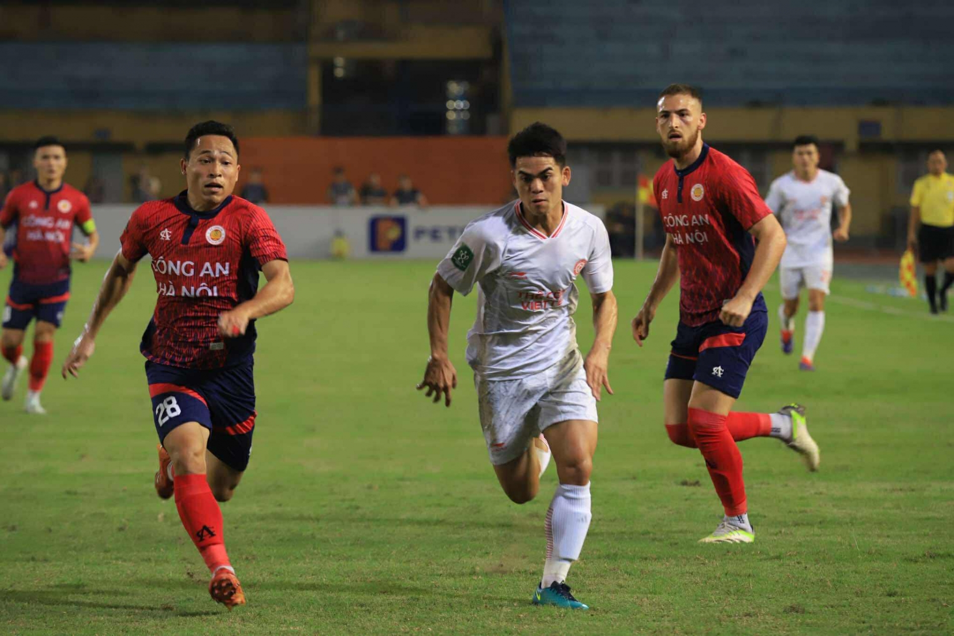 Trực tiếp CAHN 1-0 Viettel: Quang Hải tỏa sáng