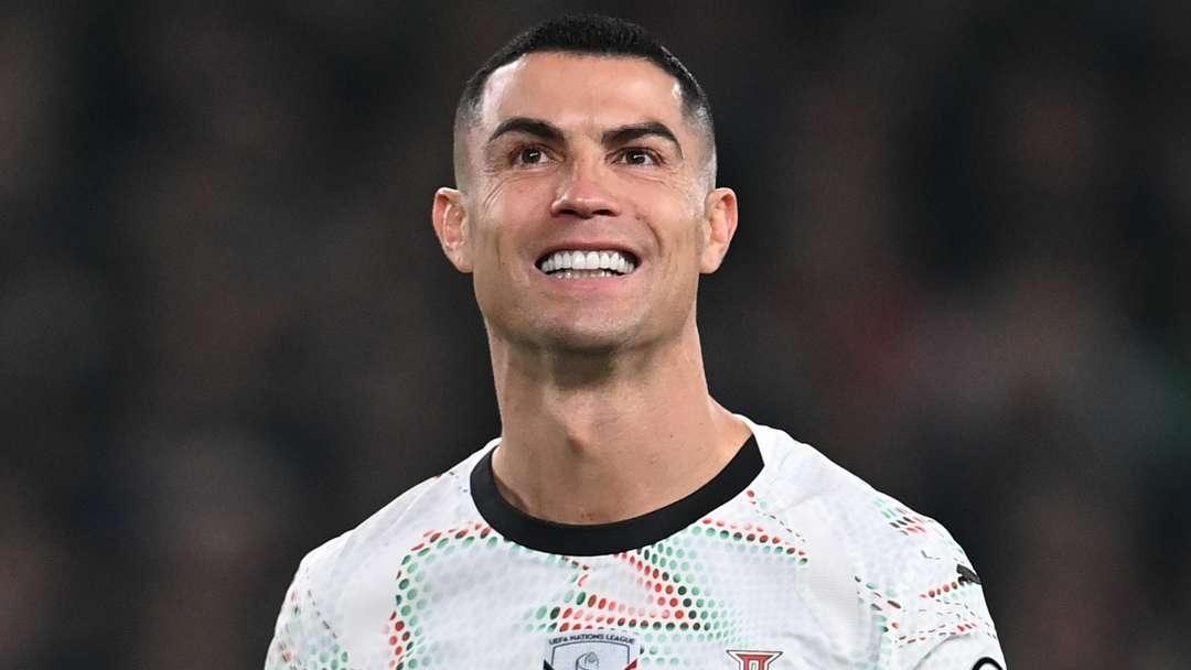 CHÍNH THỨC: Ronaldo phá vỡ sự im lặng sau tấm thẻ đỏ tai tiếng