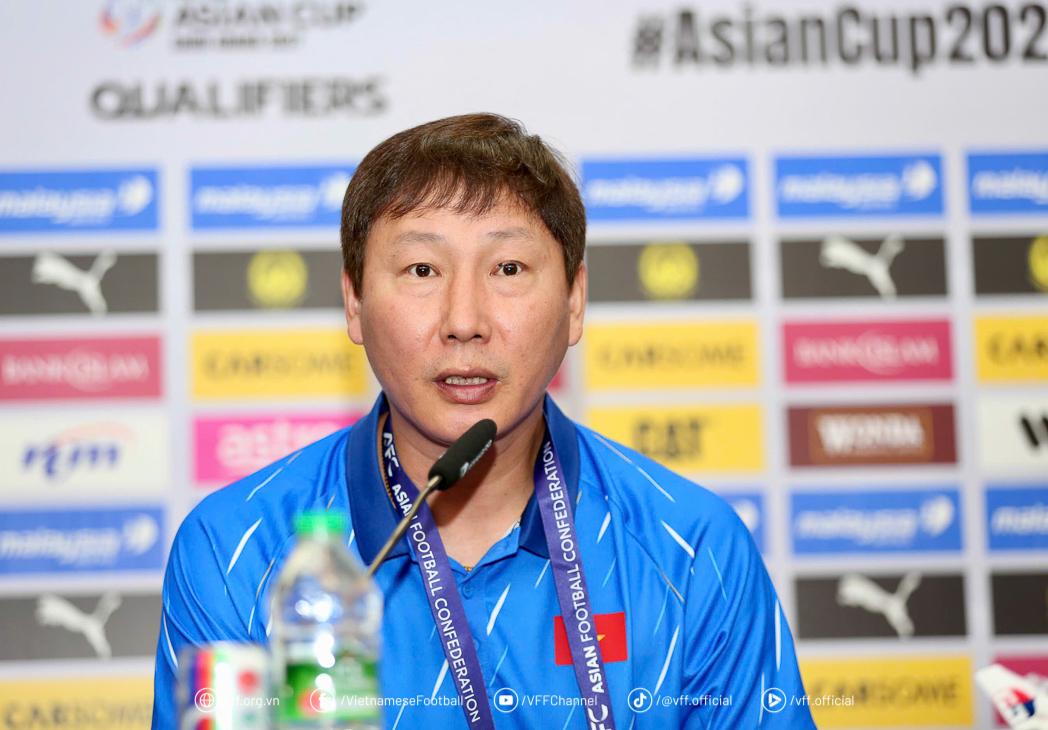 HLV Kim Sang Sik: 'Tôi cảm thấy có lỗi với NHM Việt Nam'