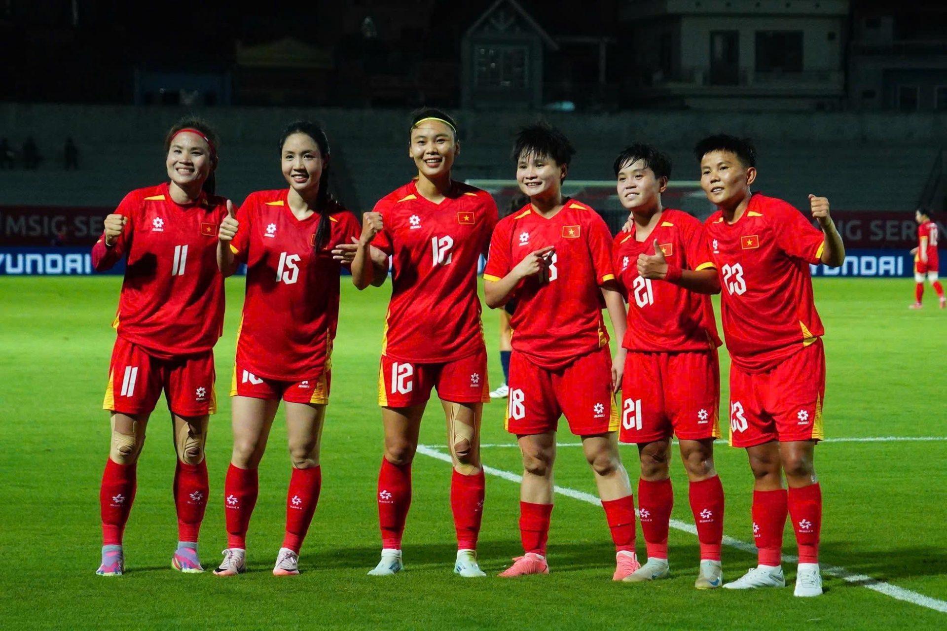 Việt Nam thắng đậm Campuchia ở trận ra quân AFF Cup