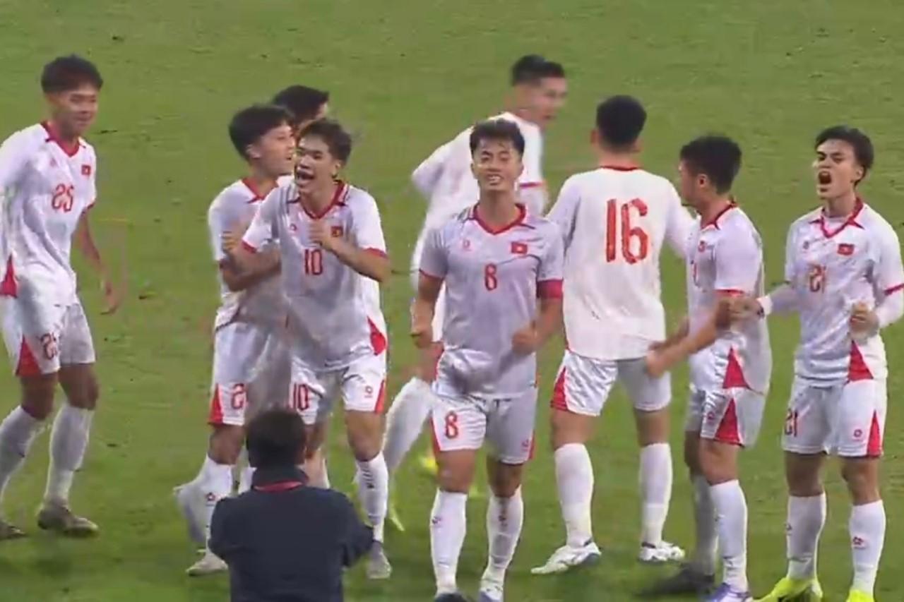 Trực tiếp U22 Việt Nam 1-0 U22 Trung Quốc: Bùng nổ