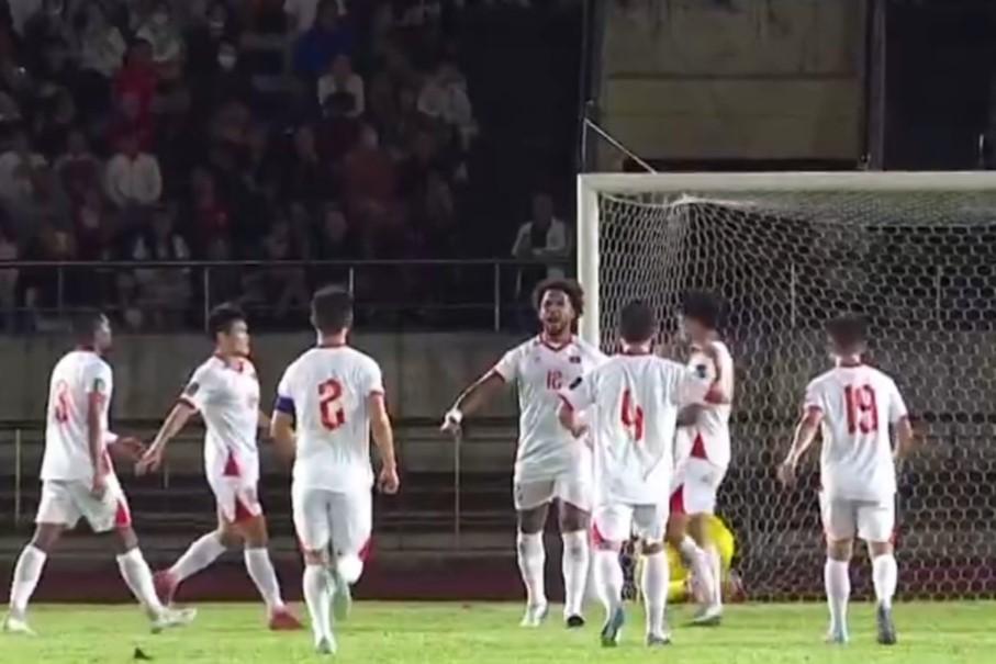 CĐV Lào thốt lên 1 điều sau thất bại 0-2 trước Việt Nam