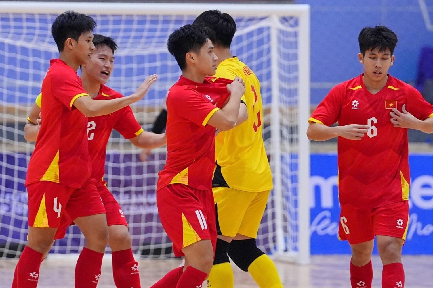 Thua ngược 1-2 Thái Lan, U19 Việt Nam vào bán kết với ngôi nhì bảng