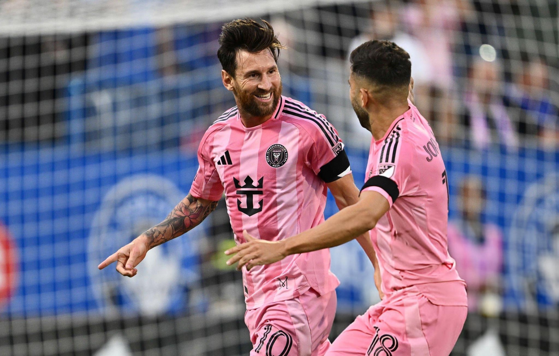 Messi lập cú đúp, Inter Miami thắng tưng bừng Montreal