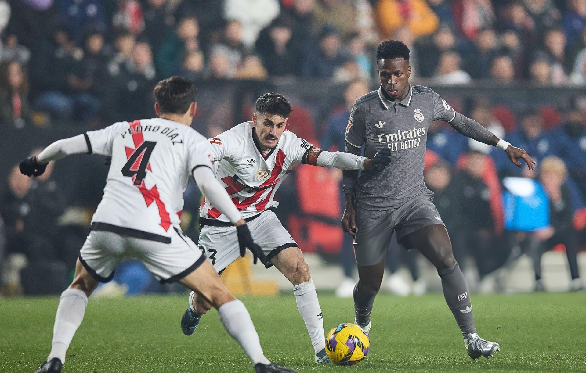 Trực tiếp Rayo Vallecano 0-0 Real Madrid: Khởi đầu hứa hẹn