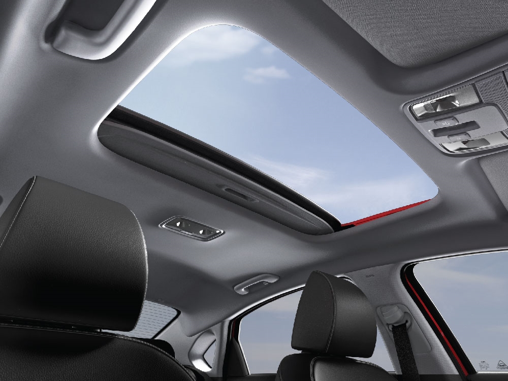 Cửa sổ trời toàn cảnh Panorama trên Kia Cerato 2020.