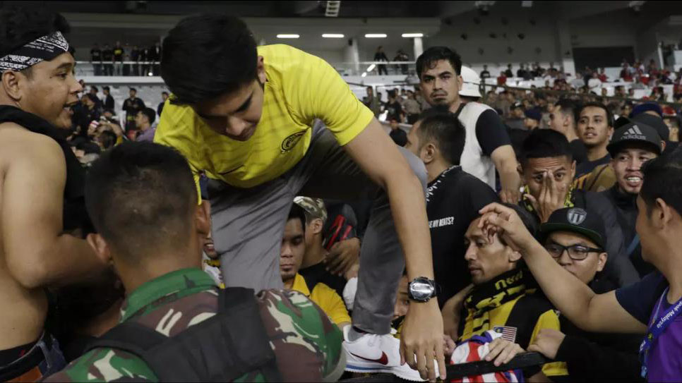 Bạo lực sân cỏ, Indonesia vs Malaysia, Indonesia, Malaysia, UAE bị AFC phạt, UAE