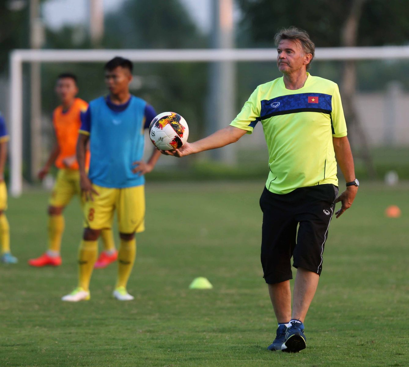 U19 Việt Nam, HLV Philippe Troussier