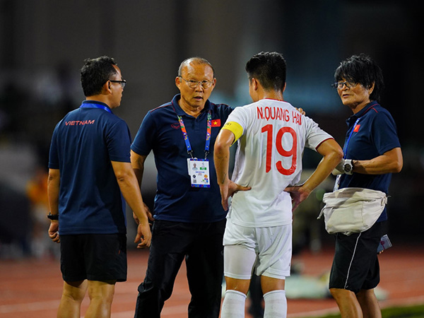 u22 vietnam quang hai chan thuong sea games 30