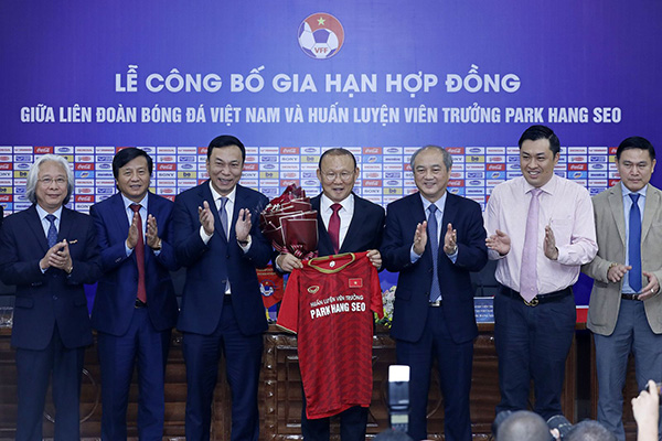 hlv park hang seo hop dong moi voi vff