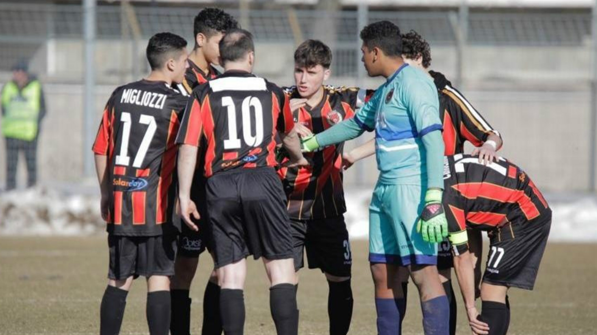 thua 0-20, pro piacenza, piacenza, serie c, bi loai khoi serie c, doi bong co 7 cau thu, italia