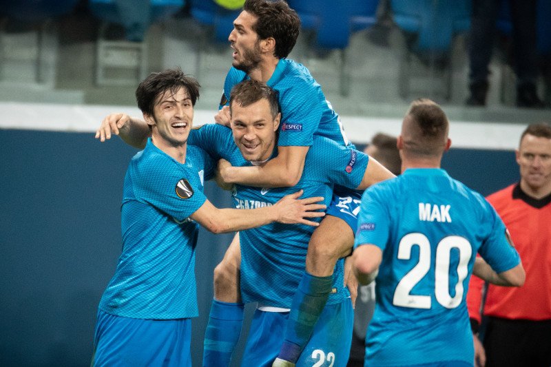 CĐV Zenit đốt pháo sáng, Zenit, Europa League, đốt pháo sáng, CĐV Zenit chơi lớn, Zenit St Petersburg