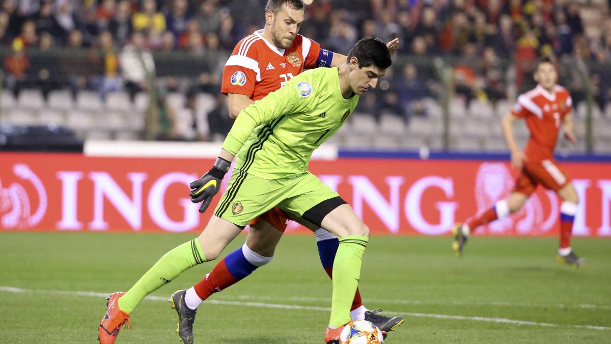 Courtois, Real MAdrid, Bỉ, sai lầm của Courtois, Courtois lên tiếng, Courtois bị chỉ trích