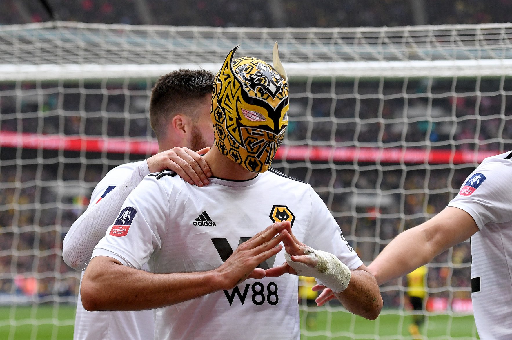 ăn mừng, video ăn mừng, raul jimenez, raul jimenez ăn mừng, wolves 2-3 watford, bán kết cúp fa, cúp fa, chung kết cúp fa