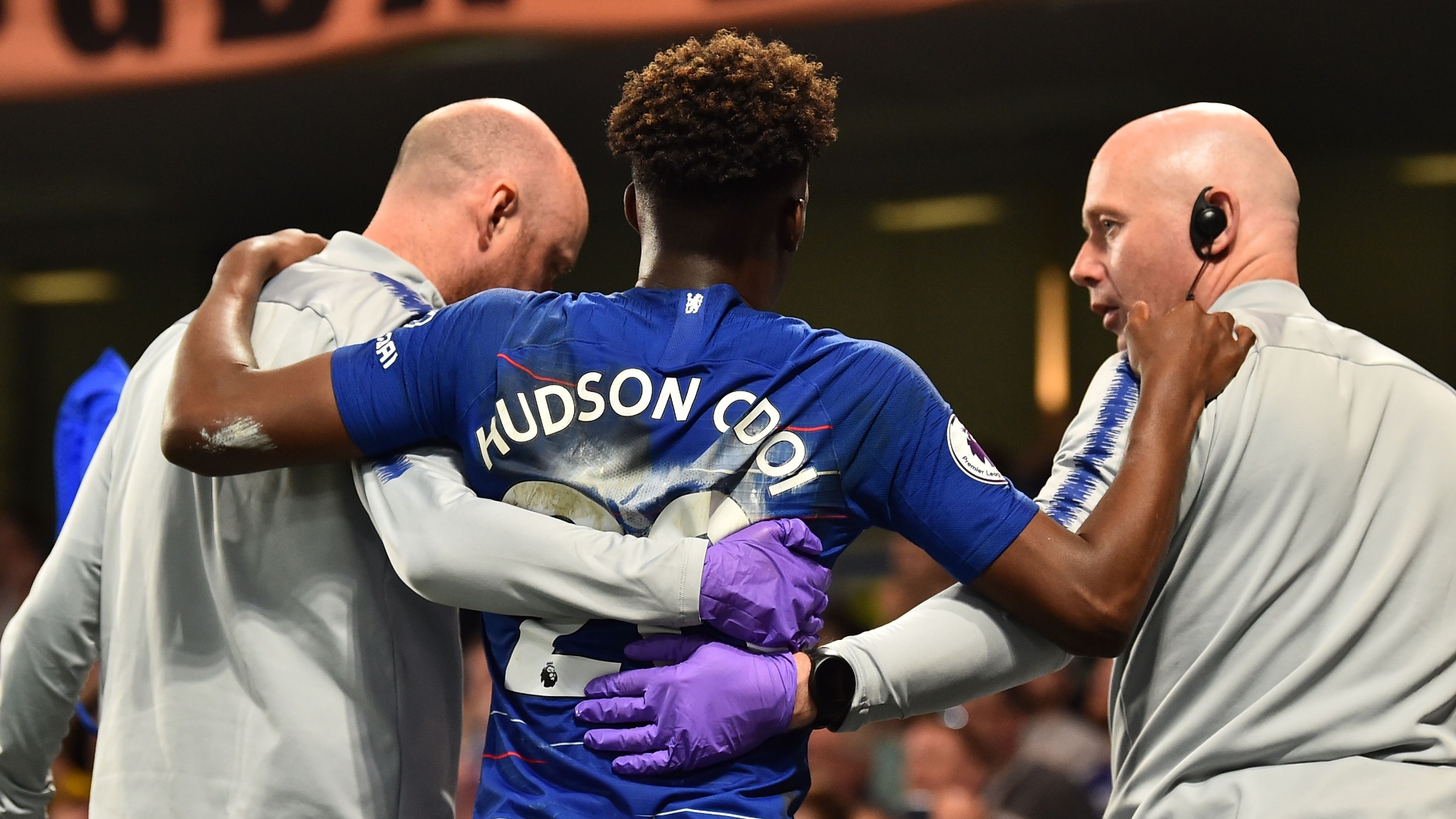 chelsea 2-2 burnley, vòng 35 ngoại hạng anh, ngoại hạng anh, hudson-odoi, hudson-odoi chấn thương, chelsea