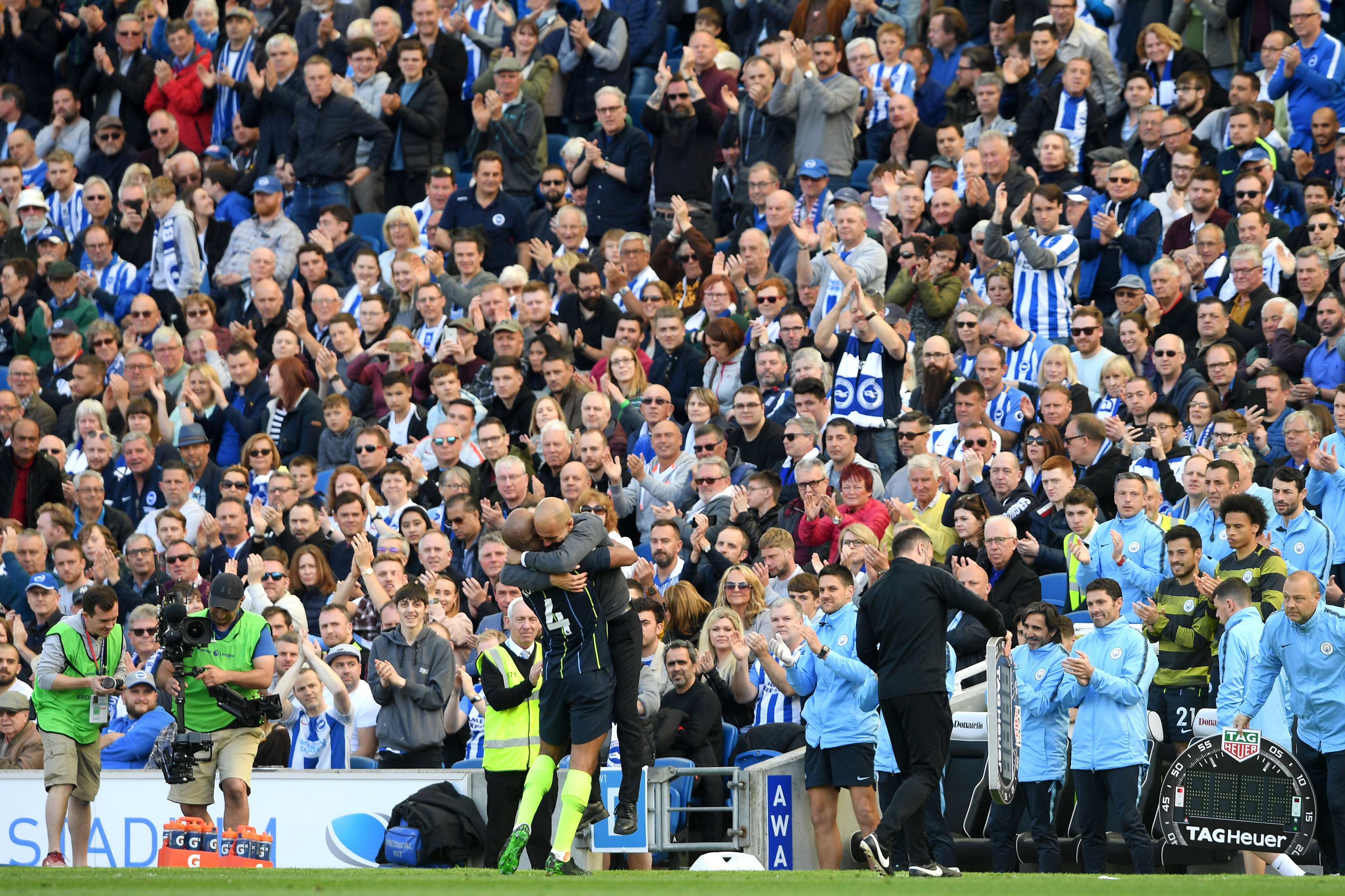 Man City, Man City vô địch, Ngoại hạng Anh, vô địch ngoại hạng anh, kết quả ngoại hạng anh, man city ăn mừng, vô địch nha