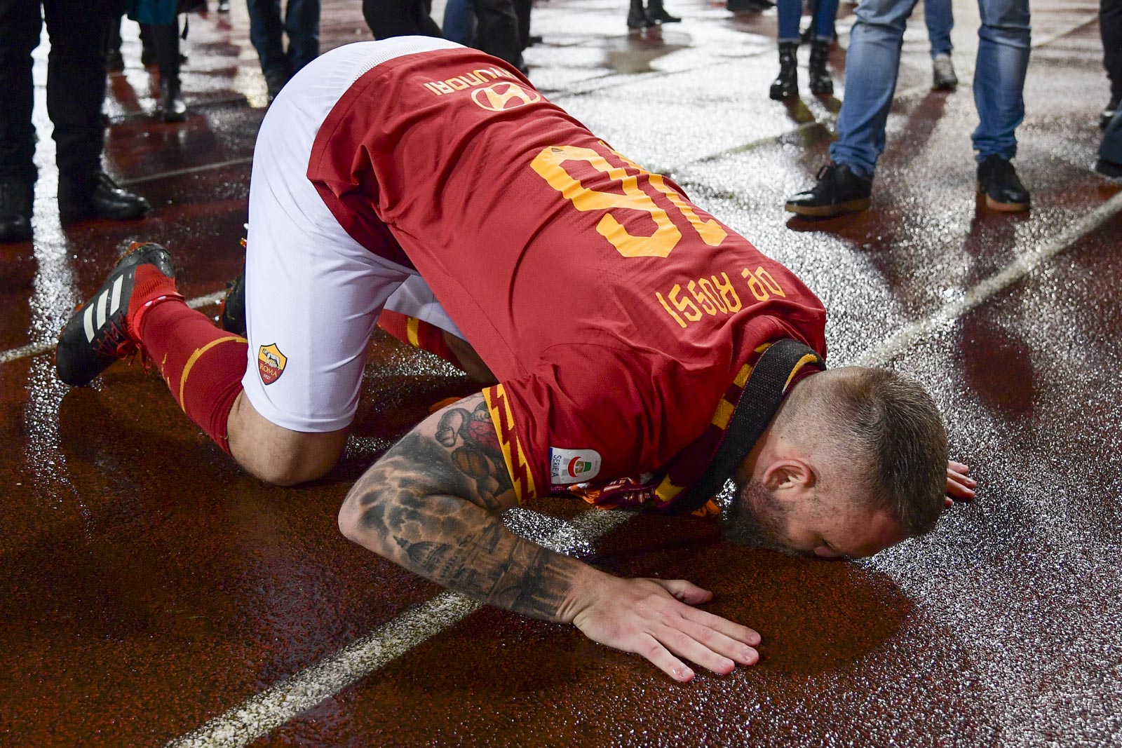 de rossi, Roma, AS roma, chia tay De Rossi, Roma 2-1 Parma, Serie A, bóng đá Ý