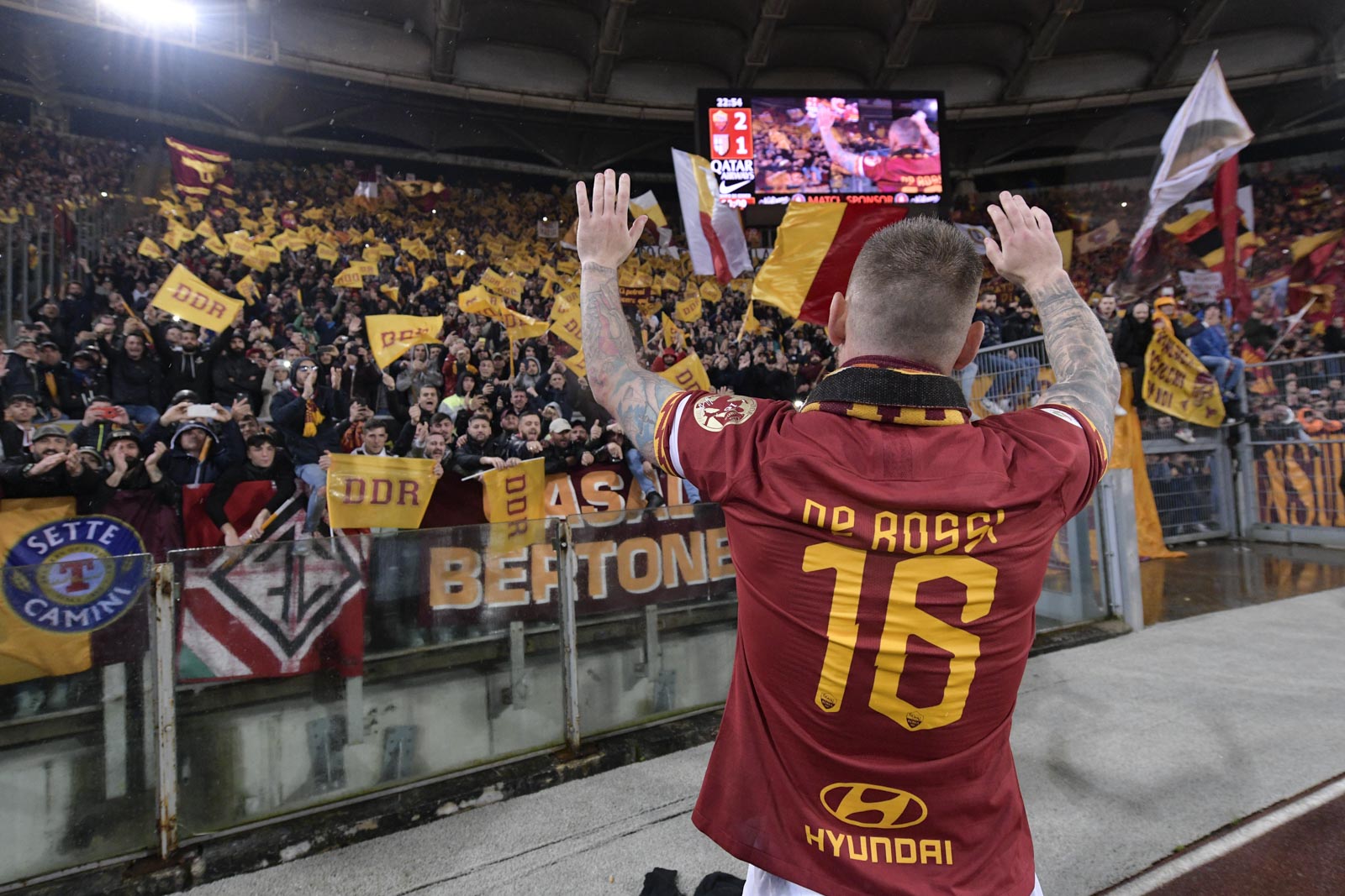de rossi, Roma, AS roma, chia tay De Rossi, Roma 2-1 Parma, Serie A, bóng đá Ý