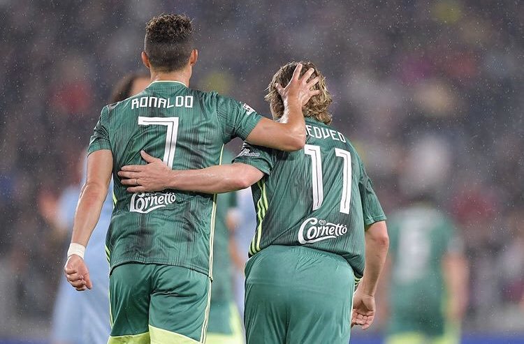 ronaldo, ronaldo từ thiện, nedved, totti, pirlo, trận đấu từ thiện, ronaldo ghi bàn