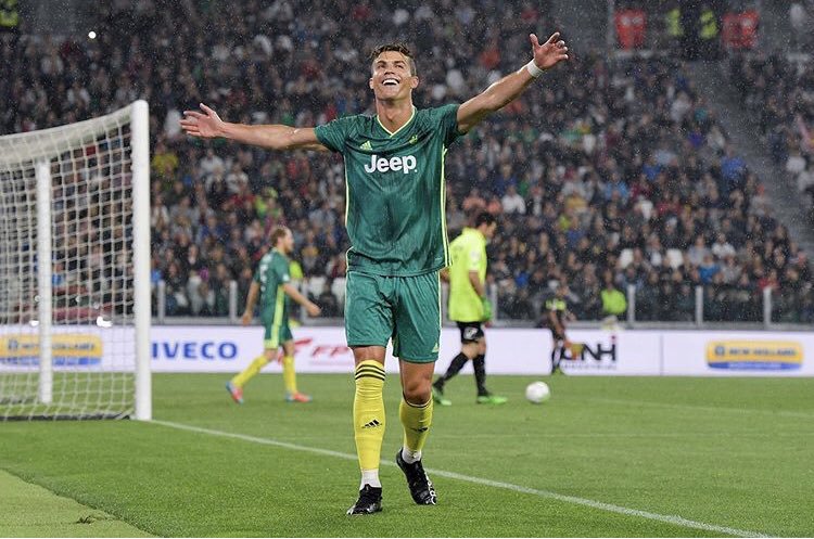 ronaldo, ronaldo từ thiện, nedved, totti, pirlo, trận đấu từ thiện, ronaldo ghi bàn