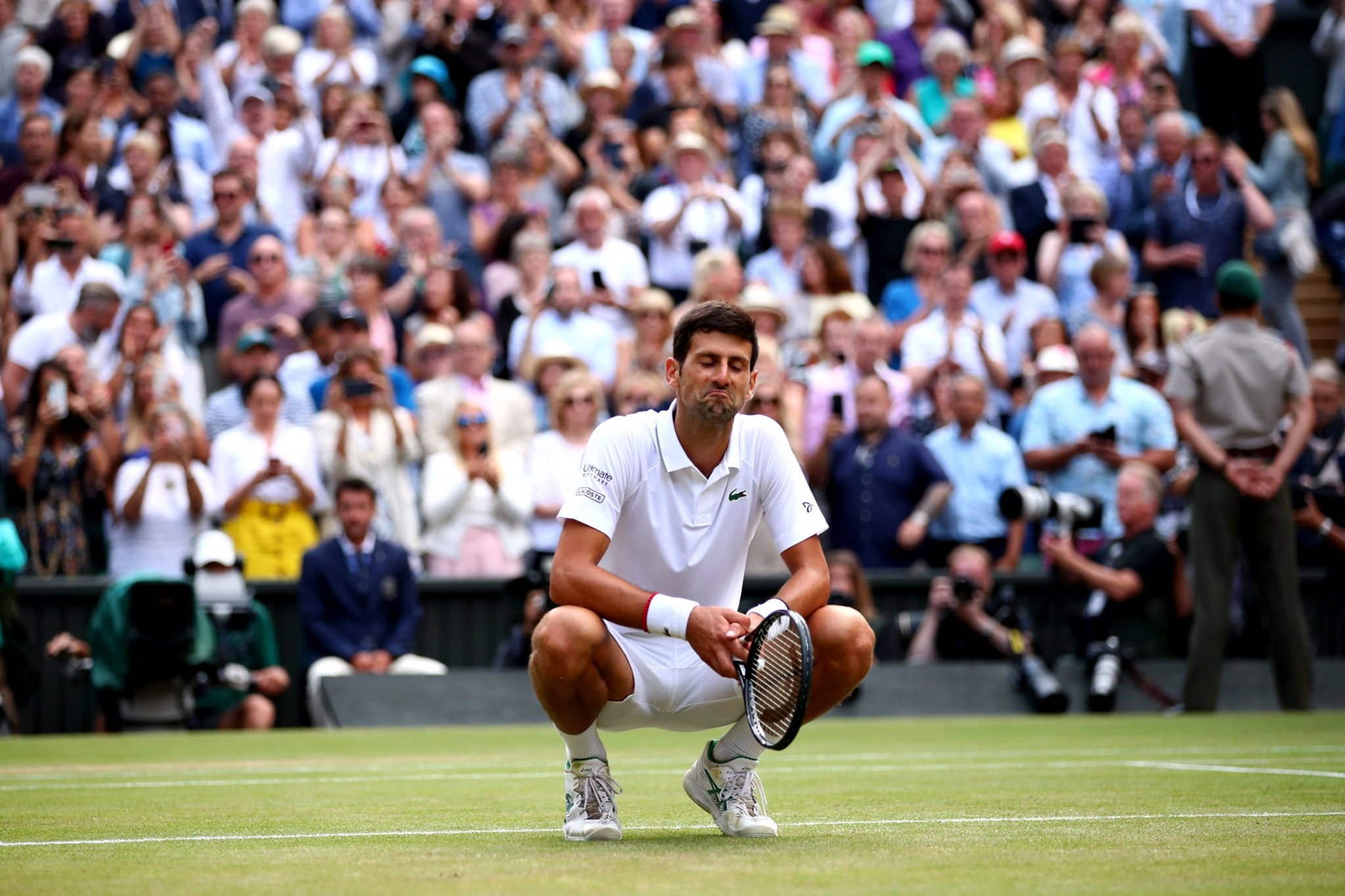 Federer, Djokovic, federer vs djokovic, federer thua, federer thất bại, fererer lặng người, wimbledon