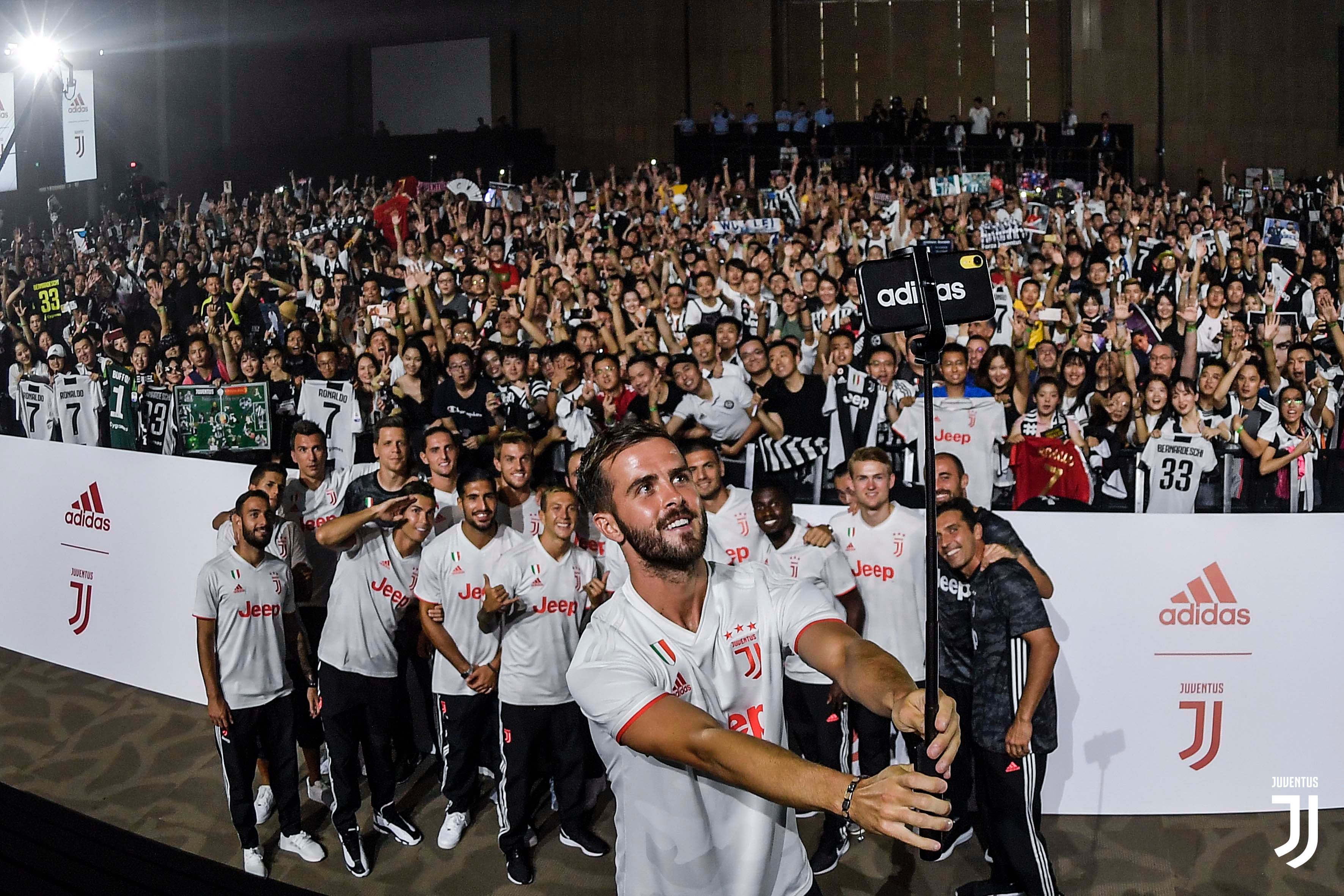 ronaldo, juventus ra mắt áo đấu, trung quốc, juventus, cr7, ronaldo trung quốc, cristiano ronaldo