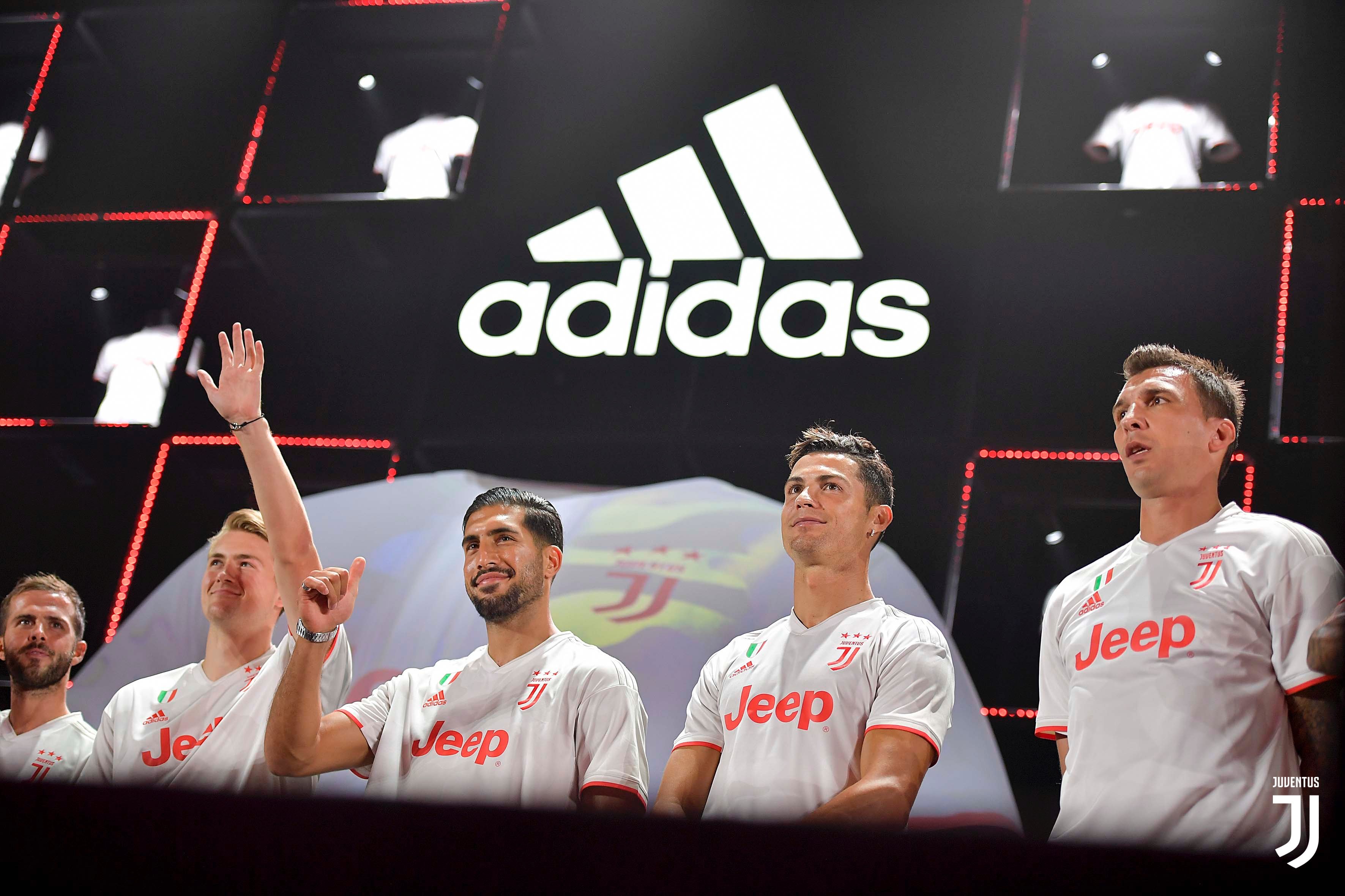 ronaldo, juventus ra mắt áo đấu, trung quốc, juventus, cr7, ronaldo trung quốc, cristiano ronaldo
