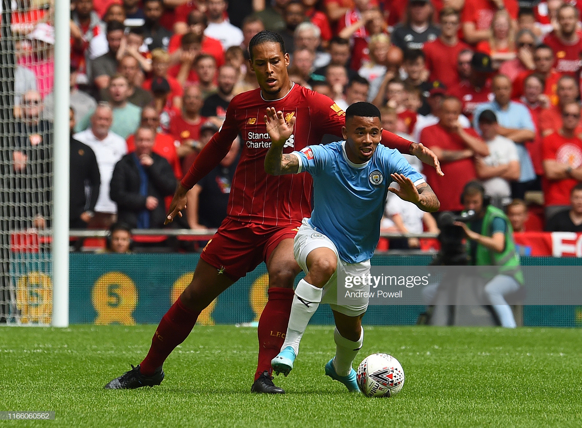 Van Dijk, Liverpool vs Man City, Van Dijk bị rê qua, Van Dijk bị cắt đứt kỷ lục vô tiền khoáng hậu, Gabriel Jesus, Liverpool, Man City