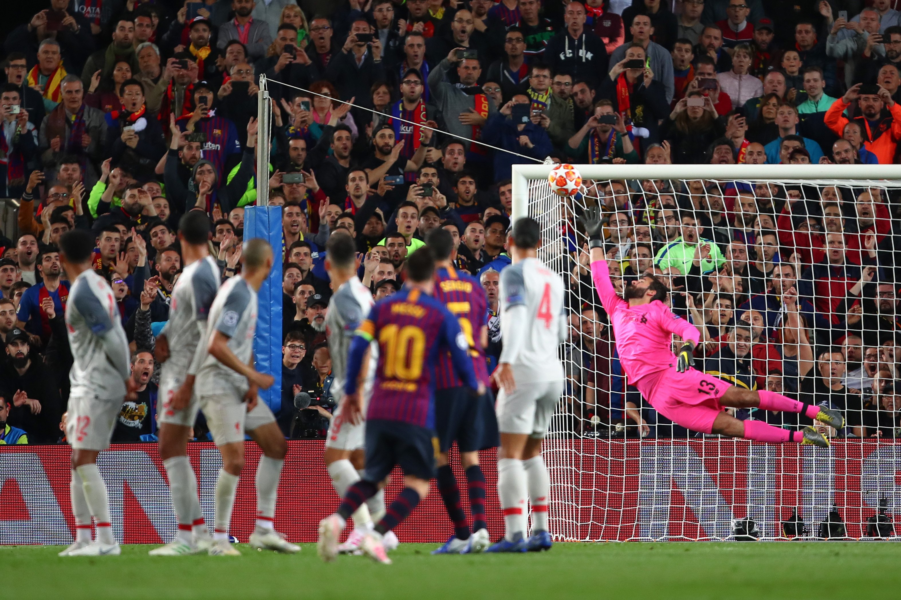 Messi, bàn thắng đẹp nhất Champions League, Messi đá phạt, Messi đá phạt vào lưới Liverpool, Barca