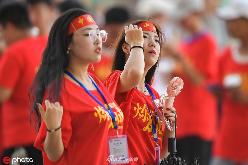 U22 Việt Nam vs U22 Trung Quốc, U22 Việt Nam, Việt Nam vs Trung Quốc, U22 Trung Quốc, nữ CĐV Trung Quốc, Trung Quốc