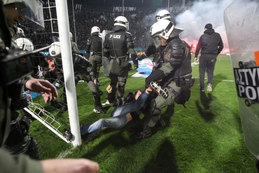 Pháo sáng, Hooligan, Ultras, bạo lực bóng đá, fan cuồng, cđv đánh nhau, đốt pháo sáng