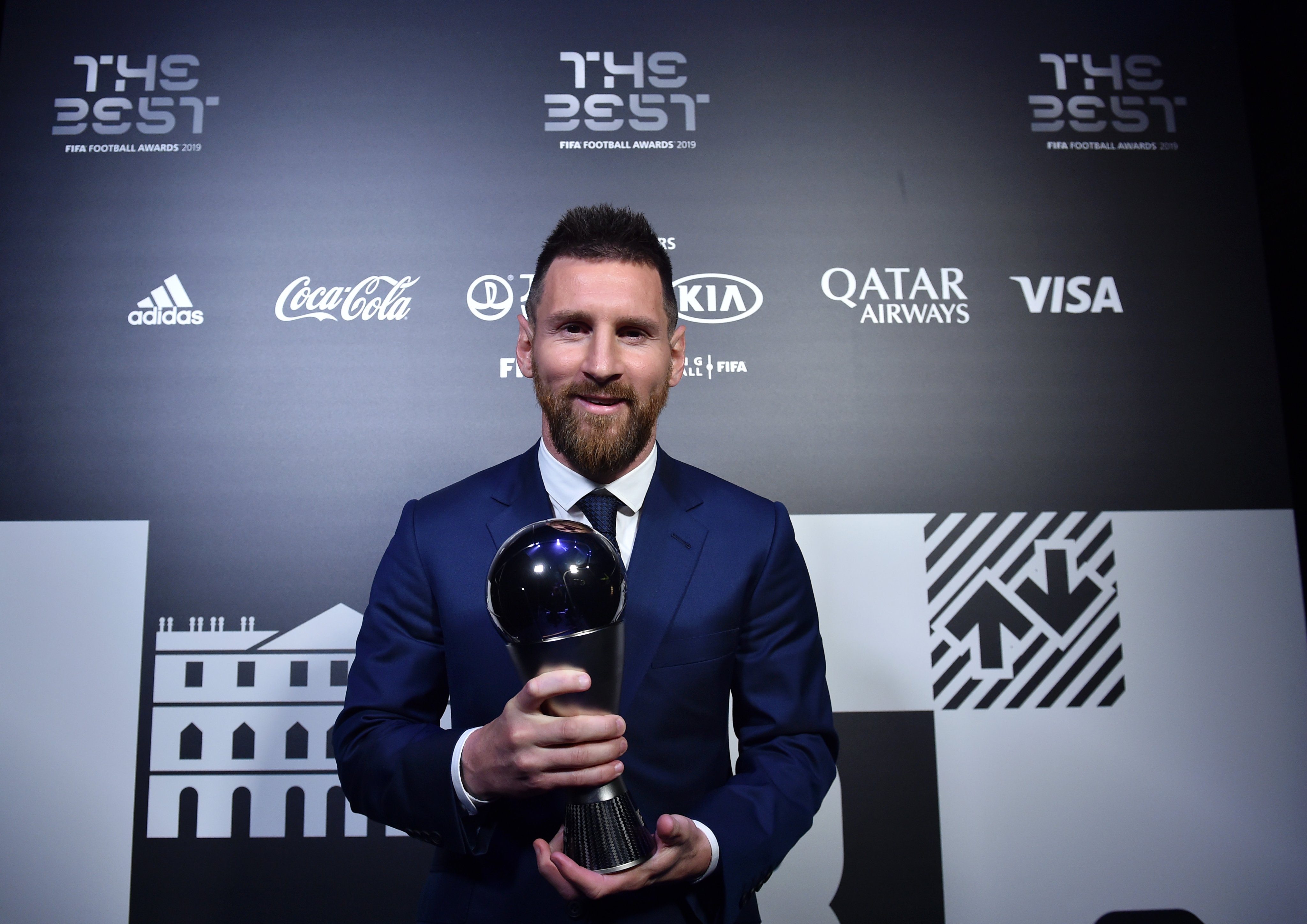 FIFA The Best, Ronaldo, Messi, Van Dijk, lá thăm của Ronaldo, cầu thủ xuất sắc nhất năm, The Best 2019
