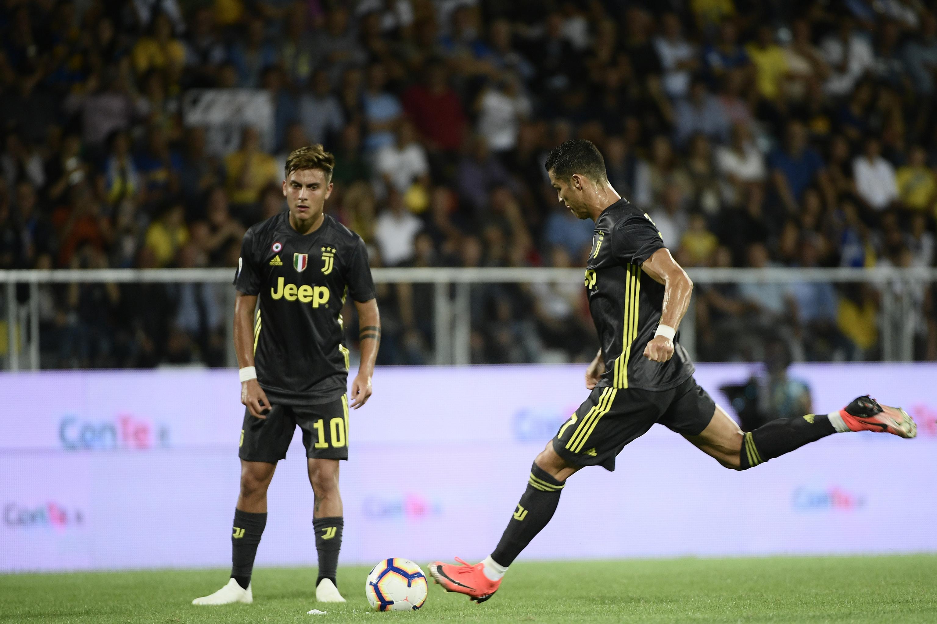 Ronaldo, Ronaldo lập kỷ lục, Ronaldo sút phạt, Serie A, bóng đá Ý, Messi