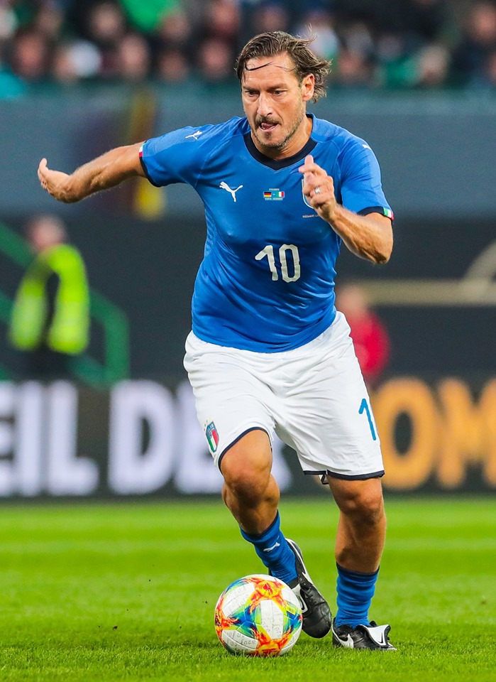 Huyền thoại Ý vs huyền thoại Đức, Huyền thoại Italia, Totti, huyền thoại Đức, Pirlo, giao hữu