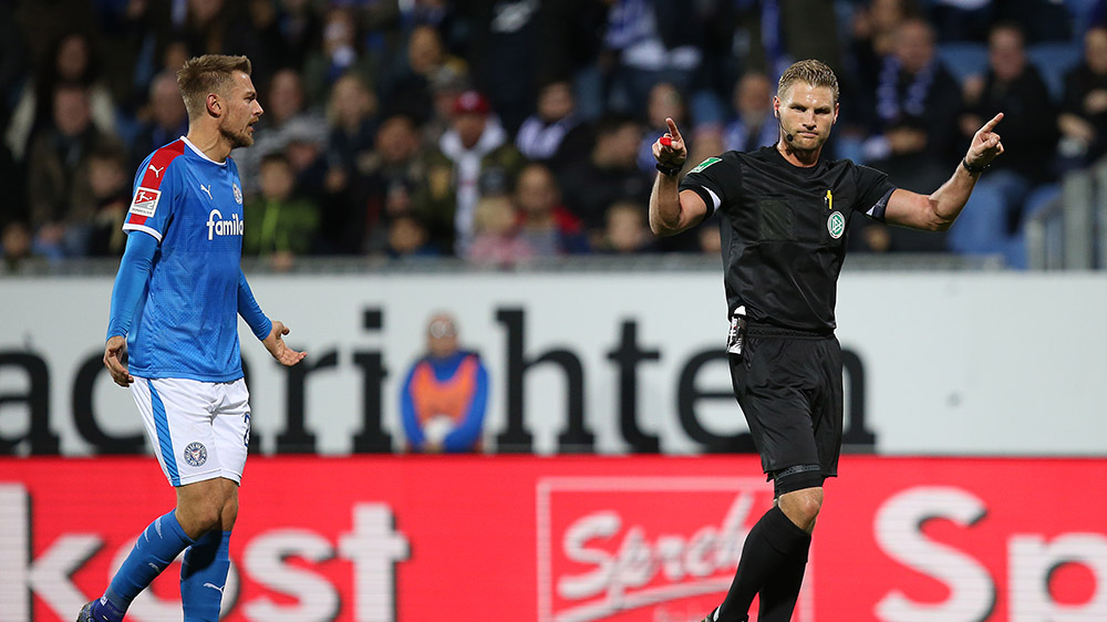 video, video hài hước, bóng đá hài hước, Michael Eberwein, Bochum, Holstein Kiel